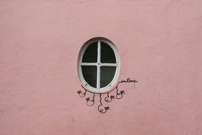 Paris - Montmartre Small Group Walking Tour with a True Local - Finishing at Place du Tertre