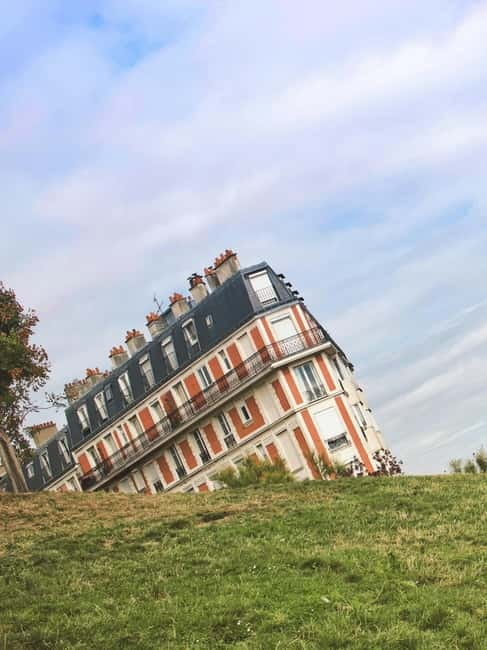 Paris: Montmartre. The old artist village+its unique charm. - The 18th Arrondissement and the Changing View