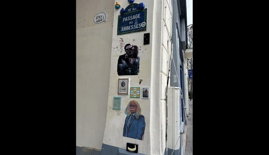Paris: Montmartre Tour with Sacré-Cœur (Wine Tasting Option) - Place du Tertre and the last climb