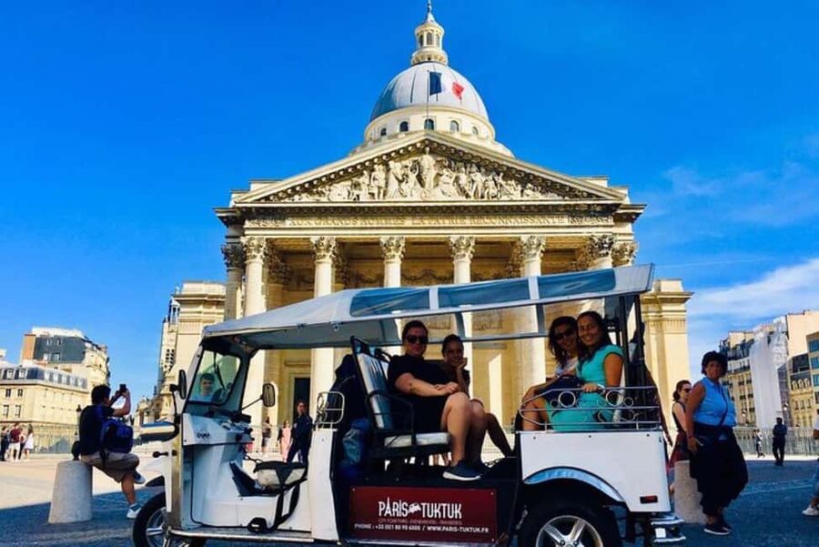 Paris: Most Iconic Monuments Guided Tour by Tuk Tuk - Why a tuk-tuk works well for first-day Paris
