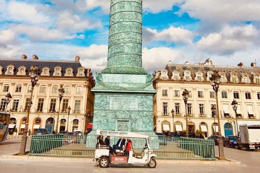 Paris: Most Iconic Monuments Guided Tour by Tuk Tuk - From the Moulin Rouge to Montmartre and Sacré-Coeur