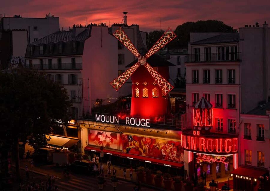 Paris: Moulin Rouge Cabaret Show Ticket with Champagne - Who Should Book the Moulin Rouge?