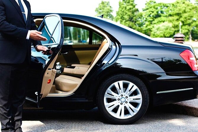 Paris Moulin Rouge Private Round-Trip Transfer - Who should book this service