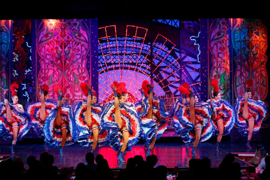 Paris: Moulin Rouge Show with Champagne and Drop-Off Service - The seating and room: what to expect