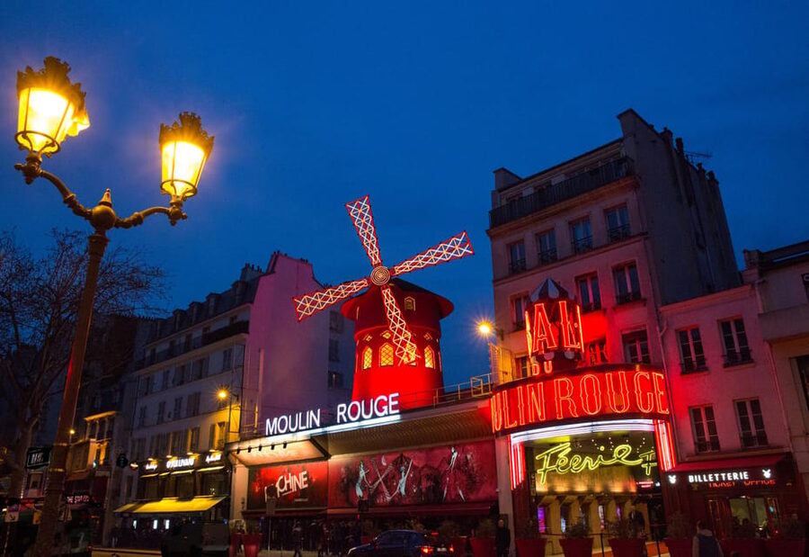 Paris: Moulin Rouge Show with Champagne and Drop-Off Service - Féerie, a large-scale cabaret production