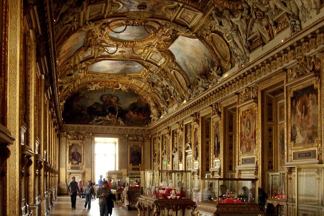 Paris Murders and Mysteries semi-private tour of the Louvre - Venus de Milo and the Louvre’s famous sculpture route