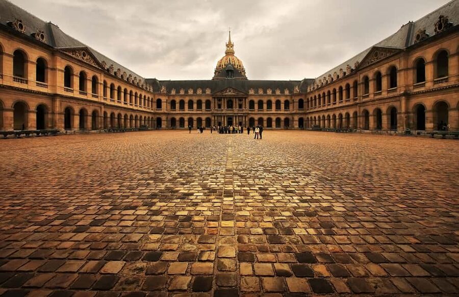 Paris: Napoleon Walking Tour with Les Invalides & Tomb Entry - Place de la Concorde and the route of power