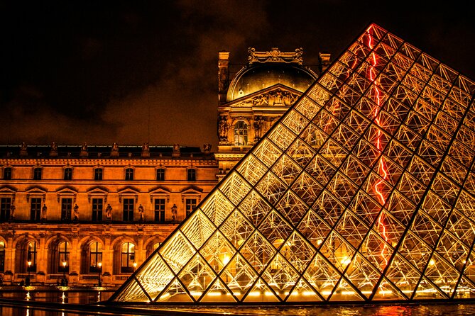 Paris: Night at the Louvre 6-people Max Guided Experience - Key points at a glance