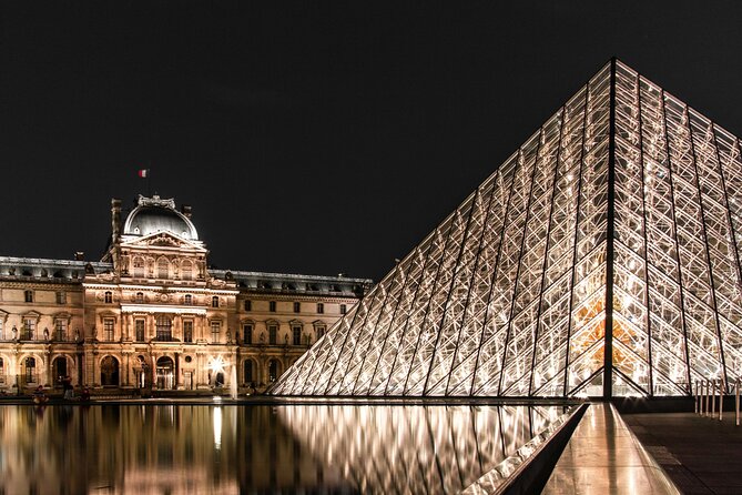 Paris: Night at the Louvre 6-people Max Guided Experience - Entering the Louvre and finding your rhythm
