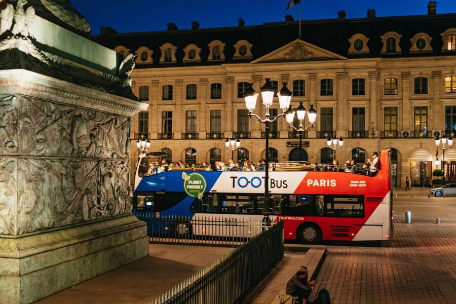 Paris: Night Bus Tour with Audioguide - Opera and the return to the Louvre