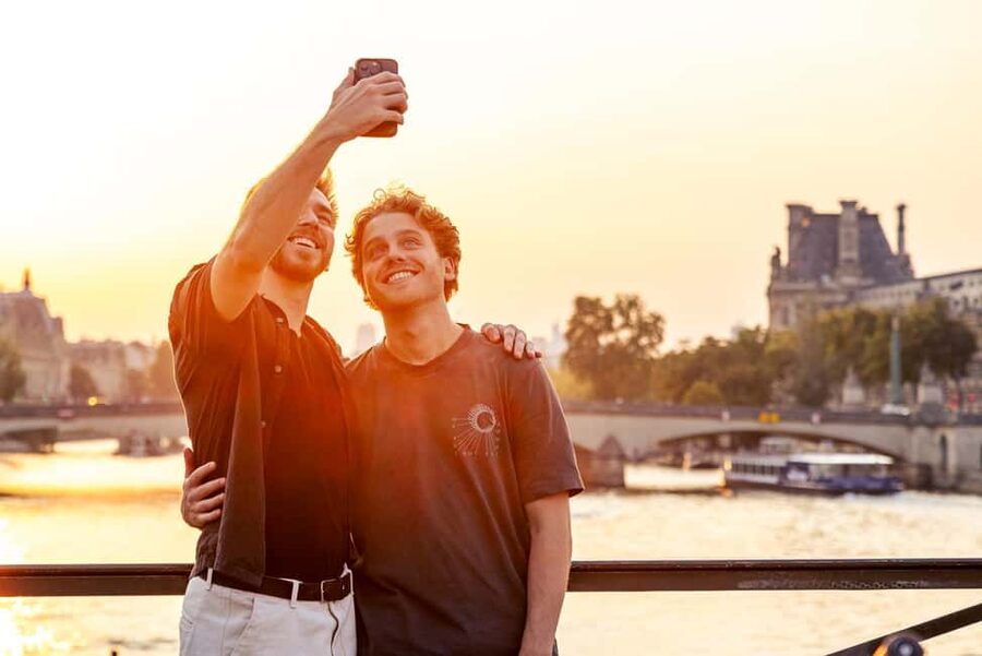 Paris: Night Small-Group Bike Tour and Boat Cruise - The Louvre and sunset at the Tuileries