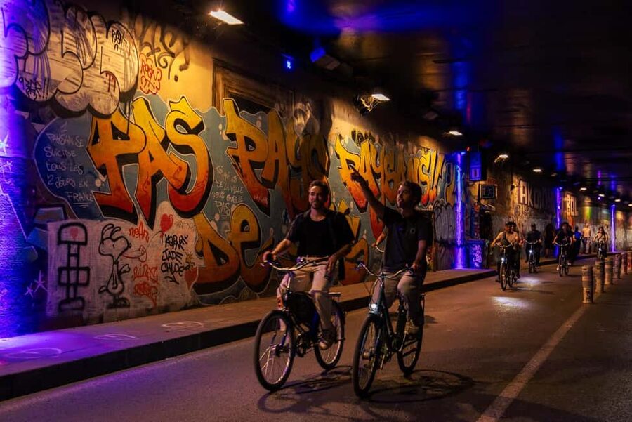 Paris: Night Small-Group Bike Tour and Boat Cruise - Guides, bikes, and the group size