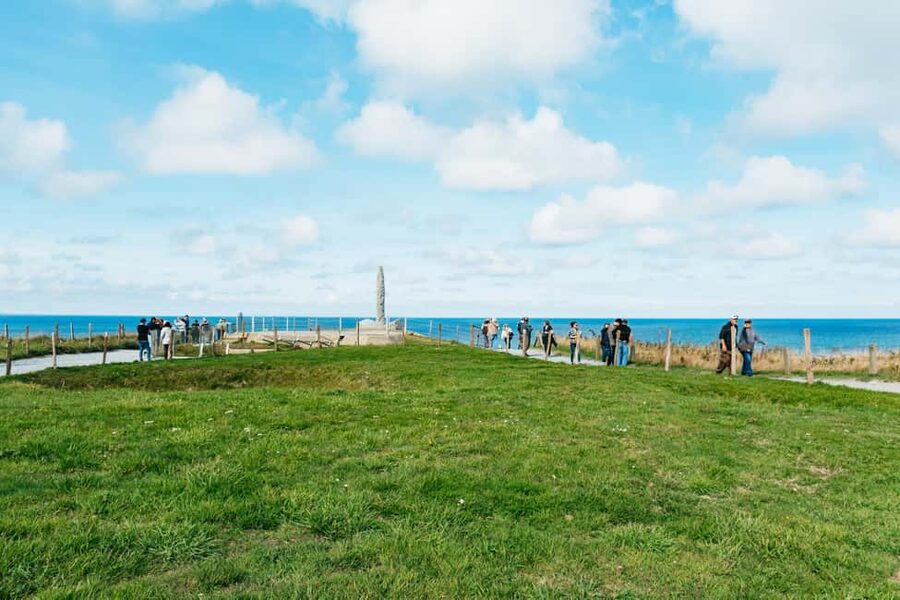 Paris: Normandy D-Day Sites Guided Day Trip with Lunch - Normandy American Cemetery at Colleville-sur-Mer