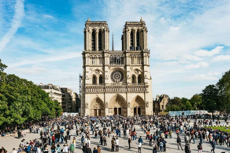 Paris: Notre-Dame Cathedral Exterior Guided Tour - Reading the famous façade instead of just photographing it