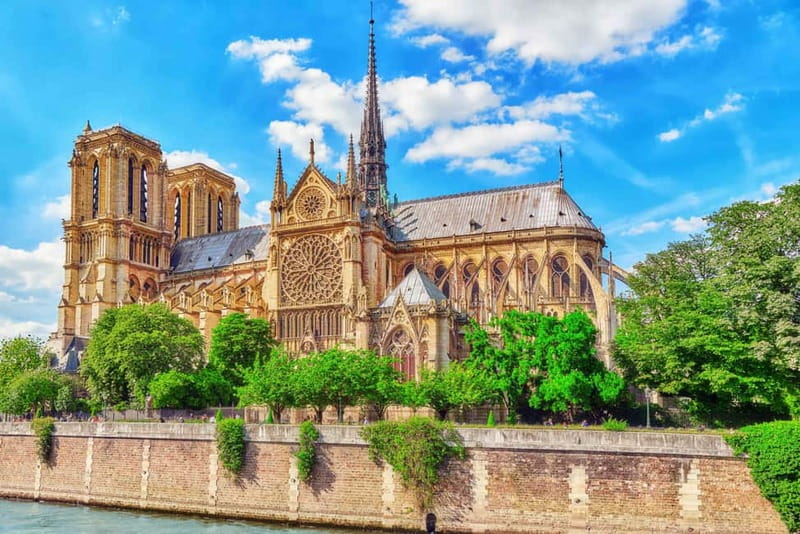 Paris: Notre-Dame Cathedral Exterior Tour & Free Entrance - Île de la Cité adds the missing context