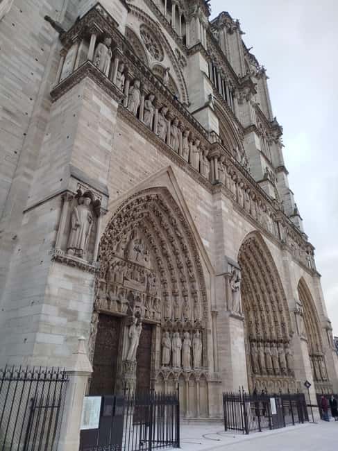 Paris: Notre Dame Cathedral Guided Tour of the Neighborhood - Starting at 21 Rue d’Arcole