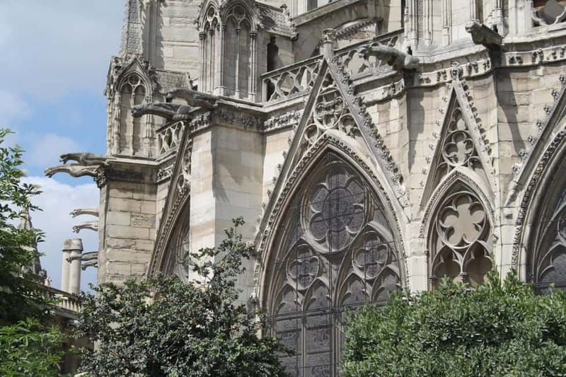 Paris: Notre Dame Exterior Private Tour - Starting at the Parvis Notre Dame