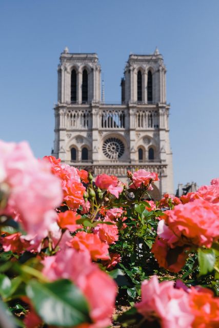 Paris: Notre Dame Exterior Walking Tour with Sainte Chapelle - Key points at a glance