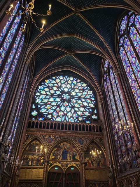Paris: Notre Dame Exterior Walking Tour with Sainte Chapelle - Notre Dame: a close look from the river island