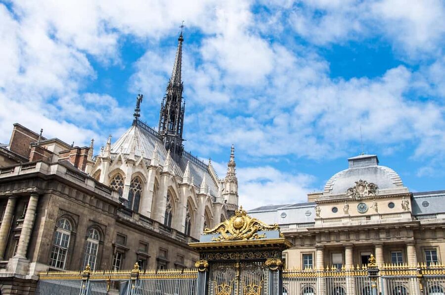 Paris: Notre Dame Outside Tour and Sainte Chapelle Ticket - How the guides affect the value