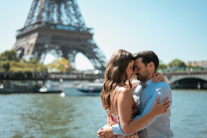 Paris One-Hour Private Photo Shoot - Montmartre for a More Artistic Setting