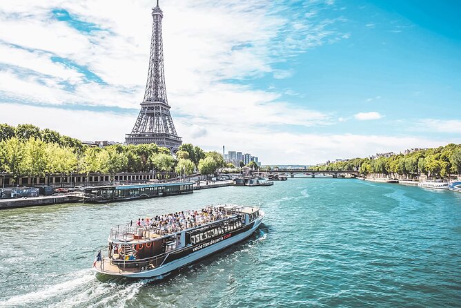 Paris - One Hour Seine River Cruise with Recorded Commentary - Why the evening departure can be worth it