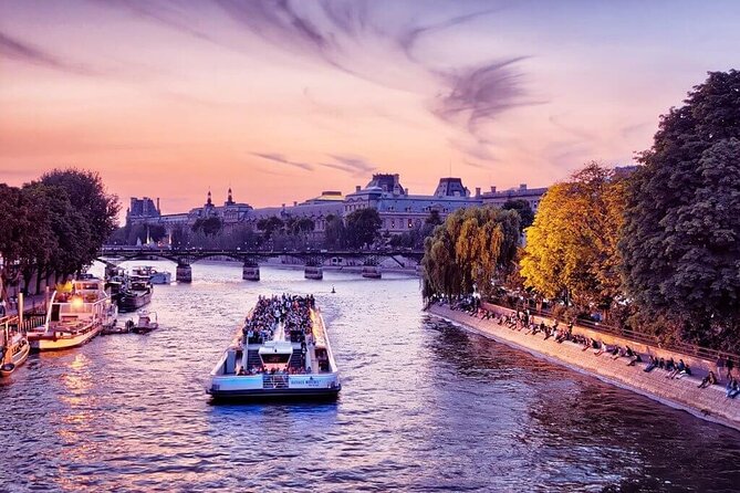 Paris - One Hour Seine River Cruise with Recorded Commentary - The recorded commentary: helpful, but not the main reason to go