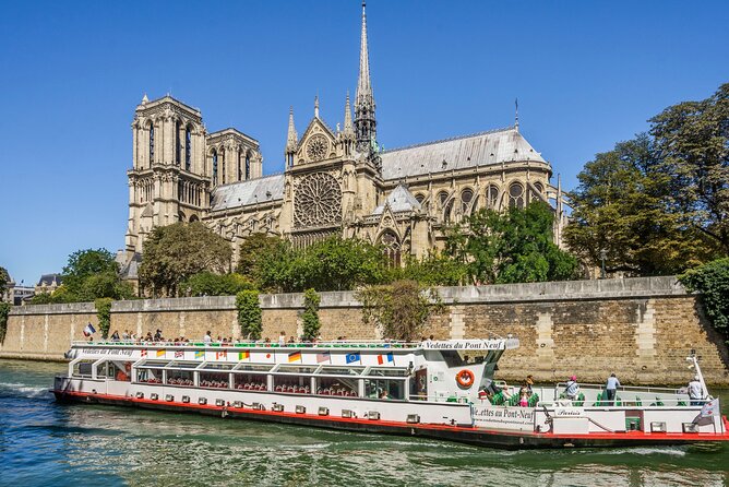 Paris - One Hour Seine River Cruise with Recorded Commentary - The one-hour route and return trip