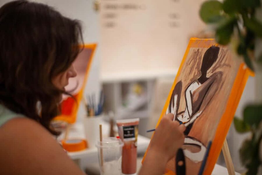 Paris : Painting experience in an art cafe - Who will enjoy this Paris painting activity?