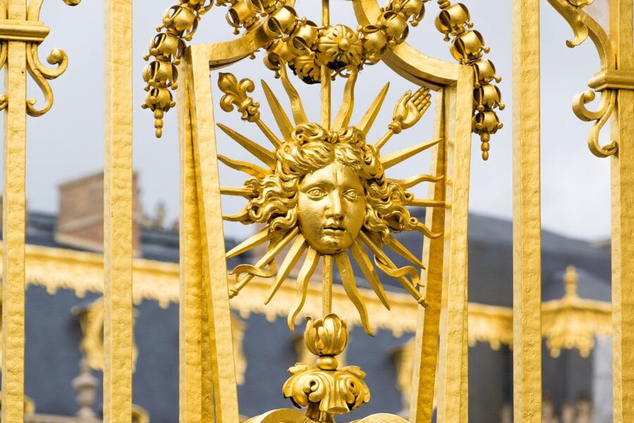 Paris: Palace of Versailles Guided Tour with Bus Transfers - The Giverny upgrade: two major sights in one day