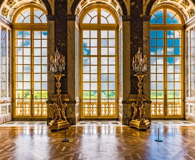 Paris: Palace of Versailles Guided Tour with Bus Transfers - How the day feels in practice