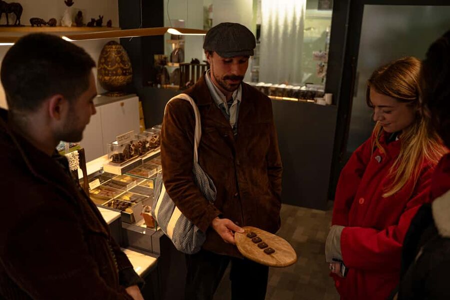 Paris : Pastries and Tragedies, The sweet tour of Montmartre - The first bakery stops: food with a story