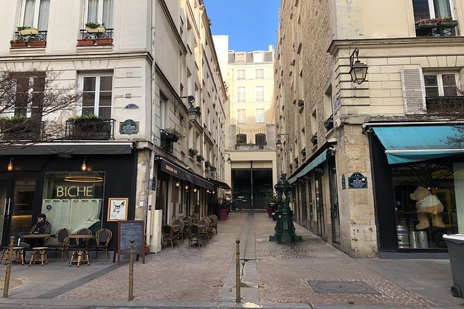 Paris Pastry Tour - Croissants, Macarons & Iconic French Desserts - A seasonal cake inside Le Valentin Jouffroy
