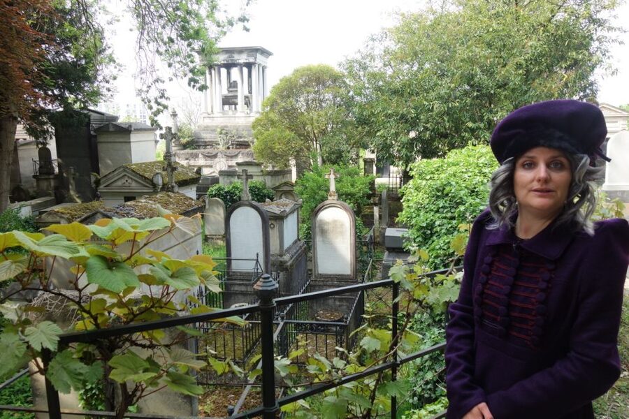 Paris: Père Lachaise Cemetery Guided by the Great Sibylle - The romantic paths and famous graves
