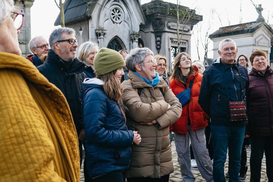 Paris: Pere Lachaise Cemetery Guided Tour - Meeting Writers, Musicians, and Actors in Stone
