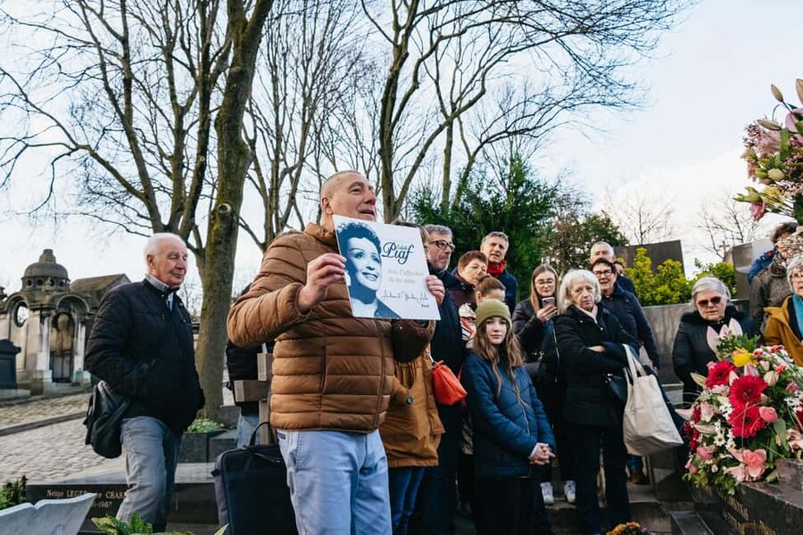 Paris: Pere Lachaise Cemetery Guided Tour - Who should book this walk?