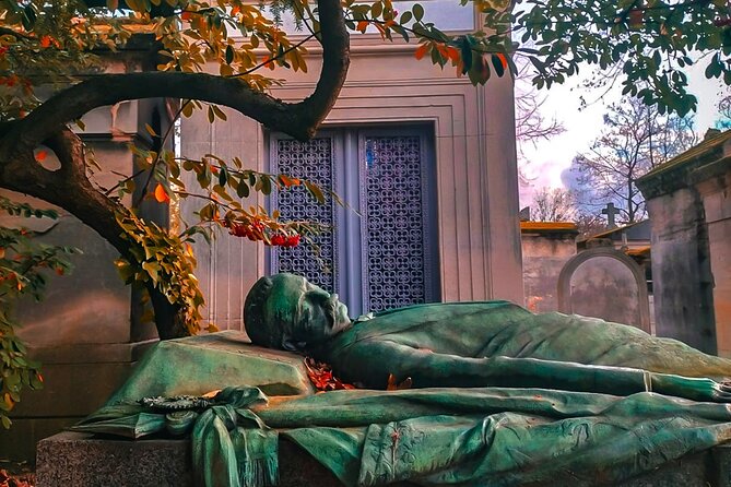 Paris Pere Lachaise Cemetery Small Group Guided Tour - Why Père Lachaise works best with a guide