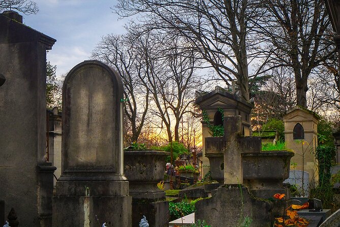 Paris Pere Lachaise Cemetery Small Group Guided Tour - Famous residents, ordinary lives, and Paris stories