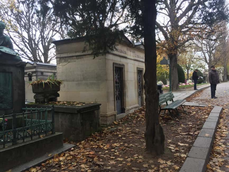Paris: Père Lachaise Cemetery Visit with Seine River Cruise - Finding Jim Morrison, Oscar Wilde, and Edith Piaf