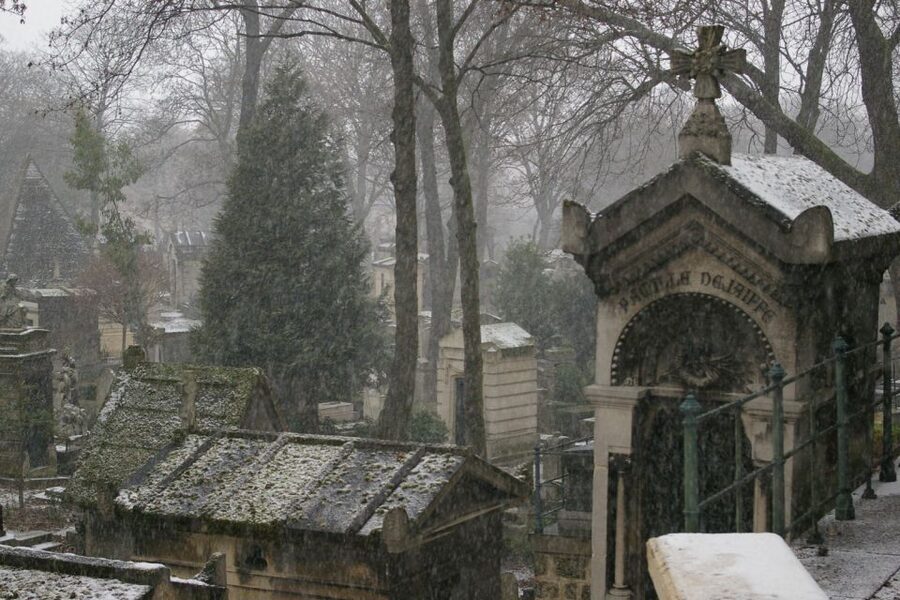 Paris: Père Lachaise Cemetery Walking Tour - Stories beyond the tombstones