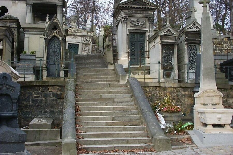 Paris: Père Lachaise Cemetery Walking Tour - Meeting the famous names of Père Lachaise
