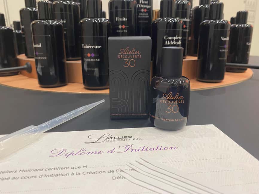 Paris: Perfume-Making Workshop - Choosing from 40 essences without feeling lost
