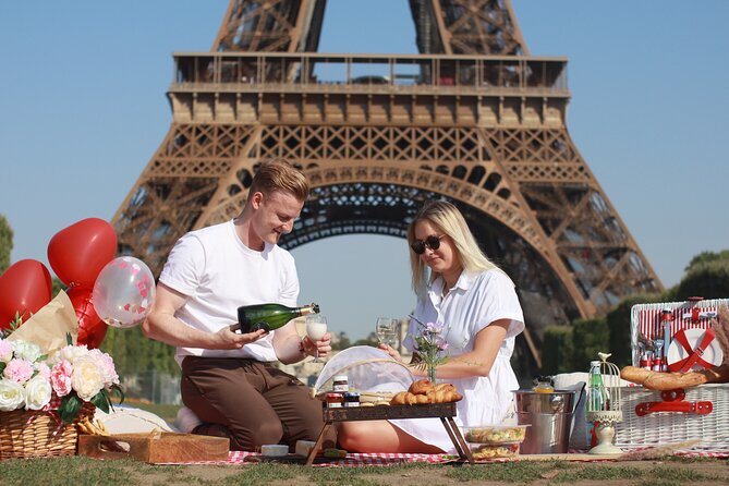 Paris Photo Shoot Session – Eiffel Tower Photographer - Key points to know before booking