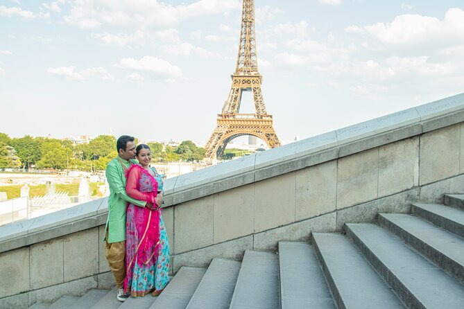 Paris Photo Shoot Session – Eiffel Tower Photographer - Moving between several nearby photo spots
