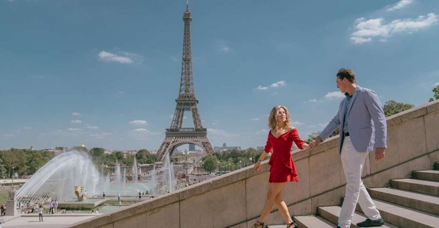 Paris: Photo Shoot with a Private Travel Photographer - Starting at Restaurant Le Coq or Bir-Hakeim bridge