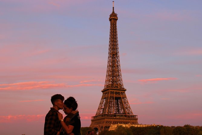 Paris Photo Shoot with Professional Photographer - Trocadéro and the Eiffel Tower: the classic opening