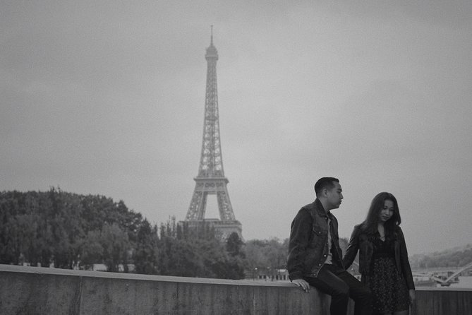 Paris Photo Shoot with Professional Photographer - The photo delivery is generous, but editing is limited