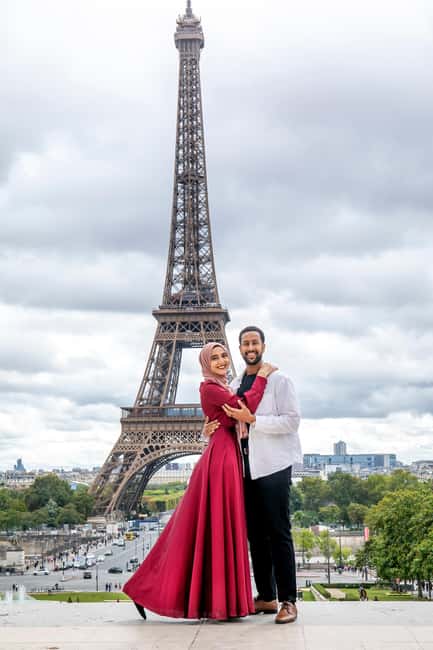 Paris: Photoshoot Around Eiffel Tower with 55 Edited Photos - Why this Eiffel Tower session works better than a selfie