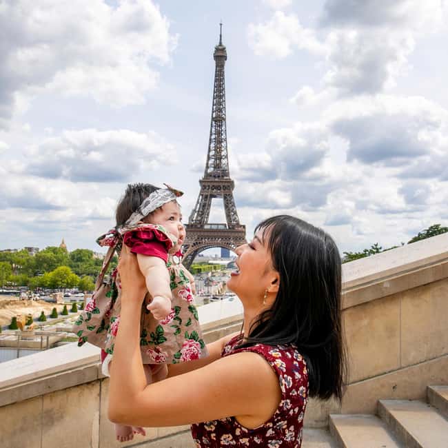 Paris: Photoshoot Around Eiffel Tower with 55 Edited Photos - What 55 edited photos really means