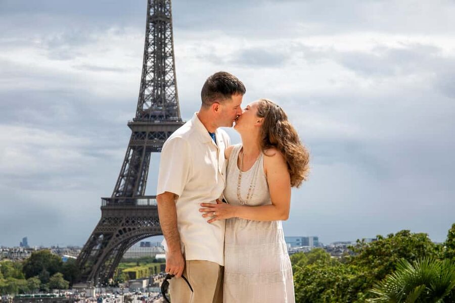 Paris: Photoshoot Around Eiffel Tower with 55 Edited Photos - Weather, light, and the best time to go